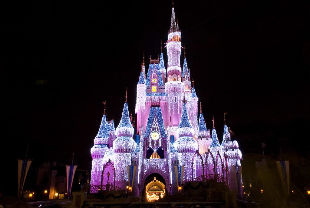 Castillo iluminado de un parque temático de Orlando